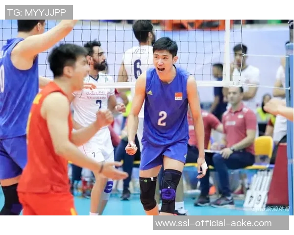 亚锦赛温馨图片伊朗男篮的全家福！