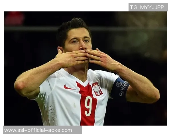 莱万：感谢球迷们的热烈支持，愿为波兰献出生命