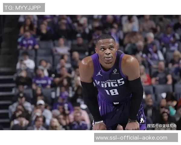 越战越勇！威少底角接球迎着防守果断开炮三分命中