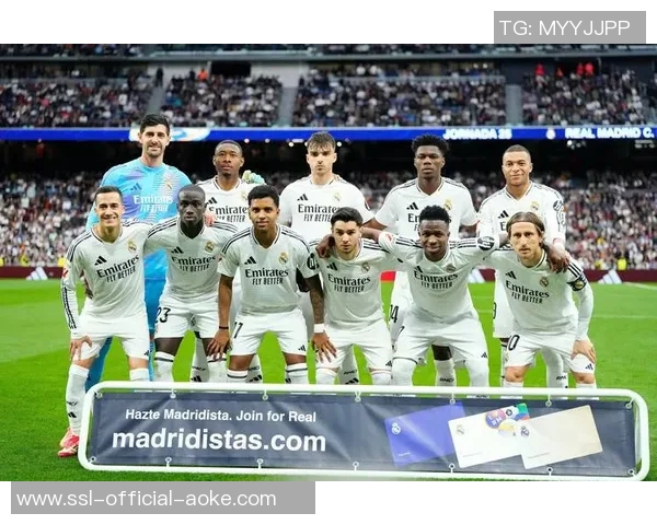 阿斯：阿拉巴正等待皇马的商讨电话，但俱乐部不着急与他续约